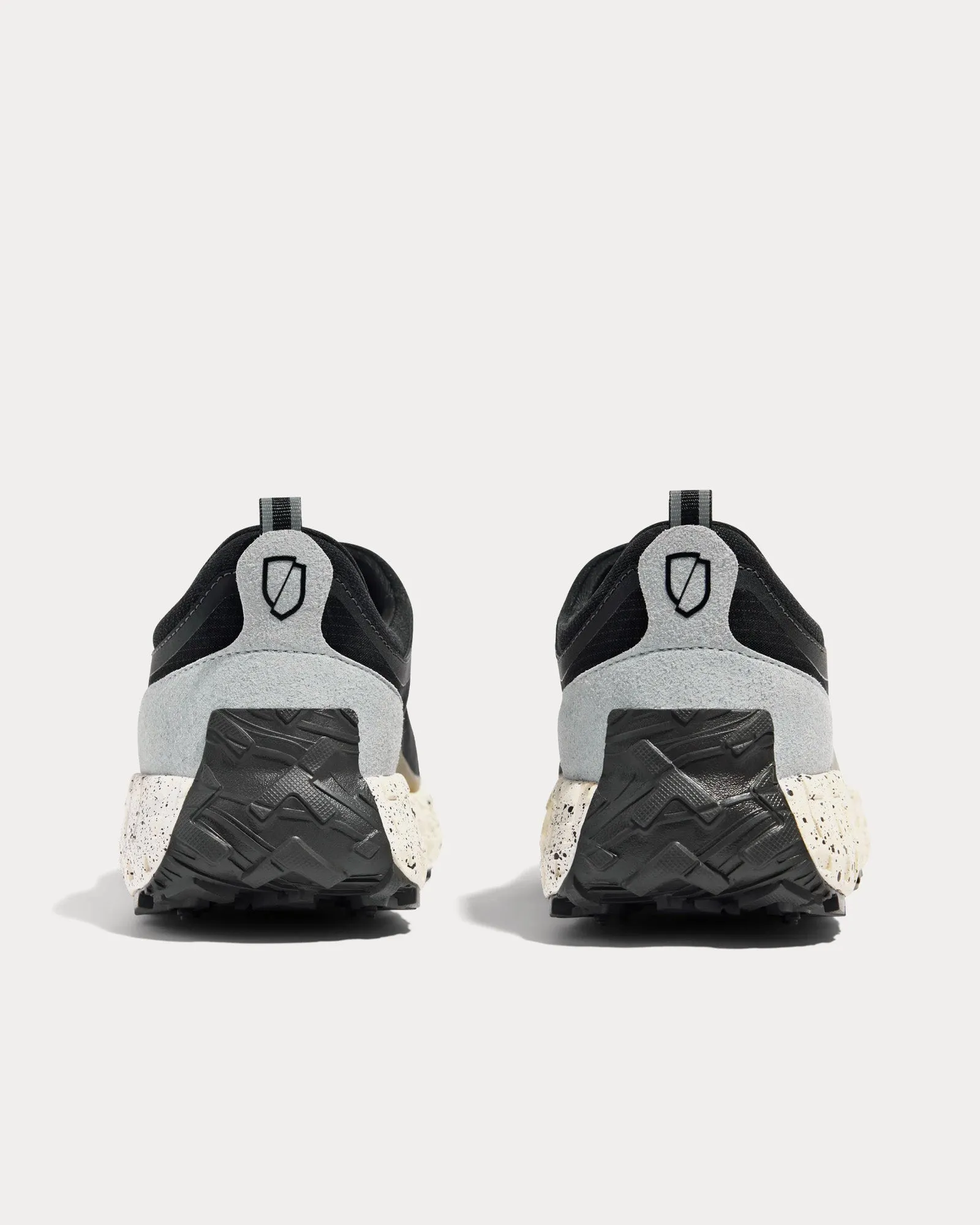 003 W Quarry Running Shoes