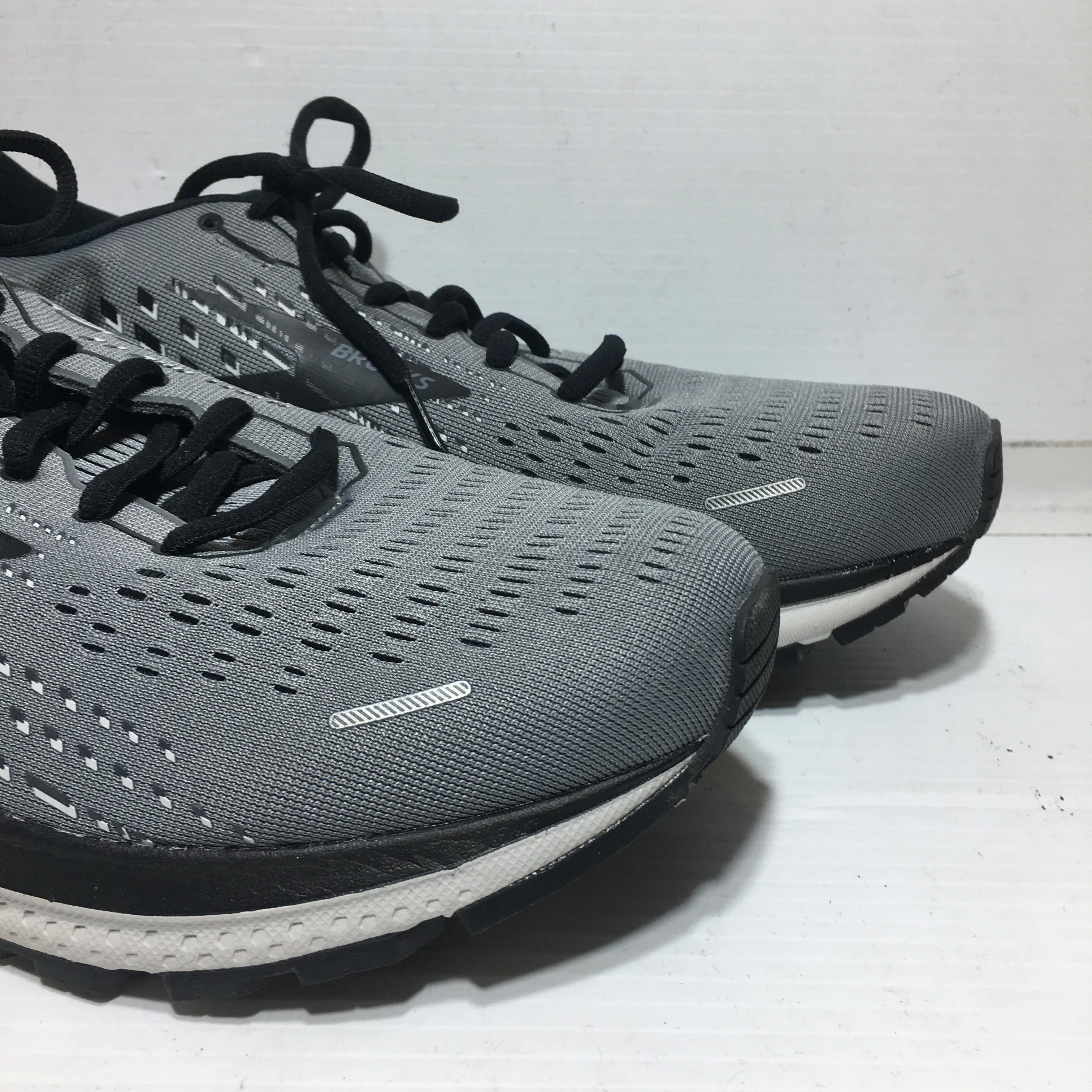 Brooks Men's Running Shoes - Size 11 - Pre-Owned - Z796EF